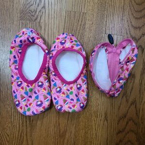 Skinnies by Snoozies Travel Slippers!  Small